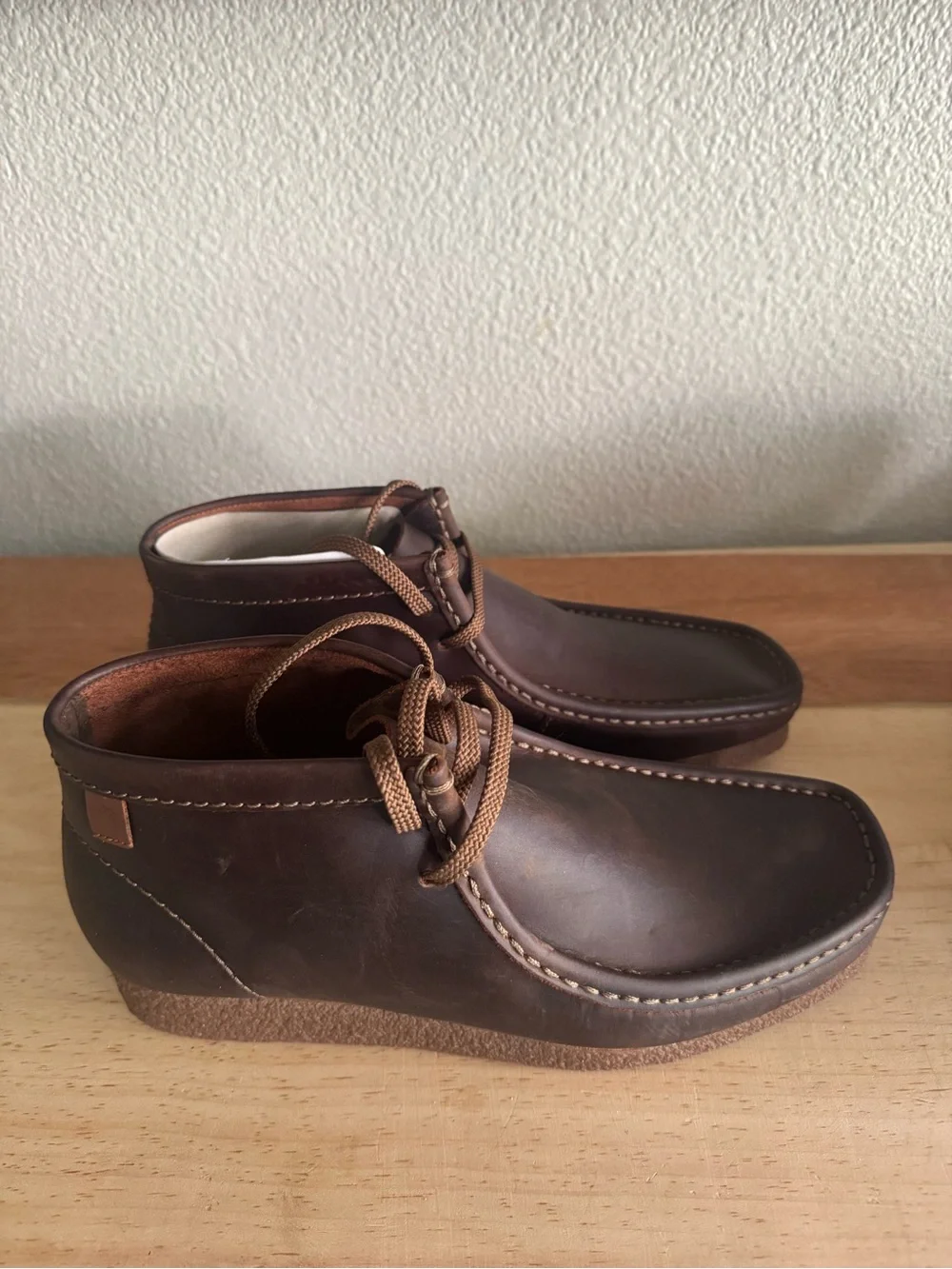 CLARKS Men's Leather shacre Boots in beeswax brown size 9